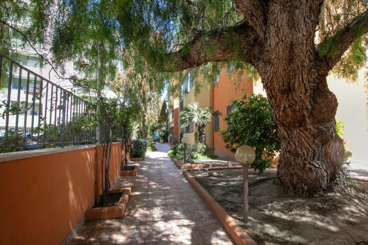 Giardini E Mare Acomodação com café da manhã Quartu SantʼElena Exterior foto